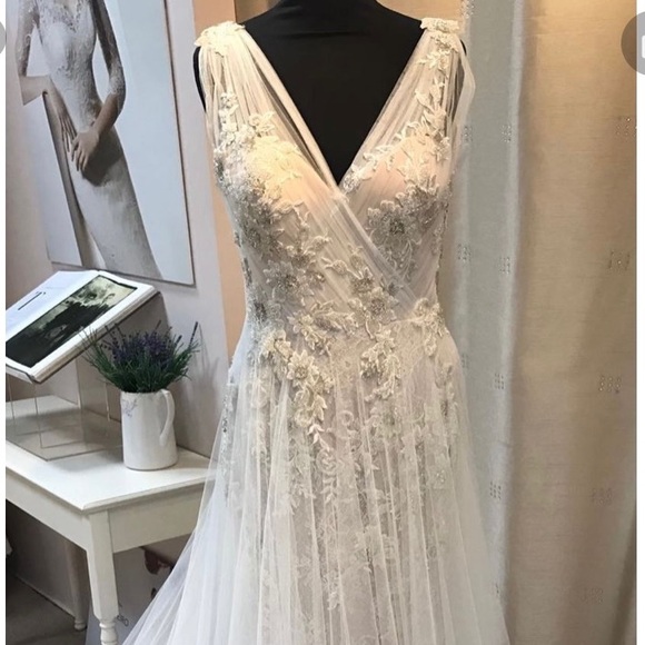 🚨PRICE DROP🚨 Pronovias - Nepal wedding dress NEW - Picture 5 of 9